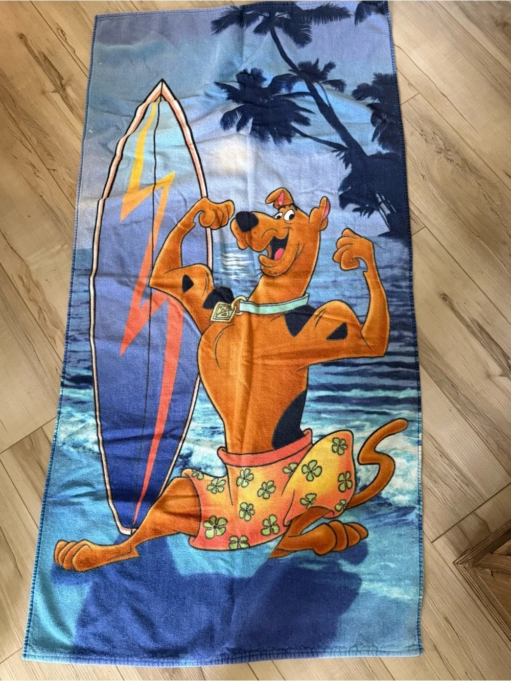 Vintage Y2K Scooby-Doo all cotton surfing Hawaiian beach towel